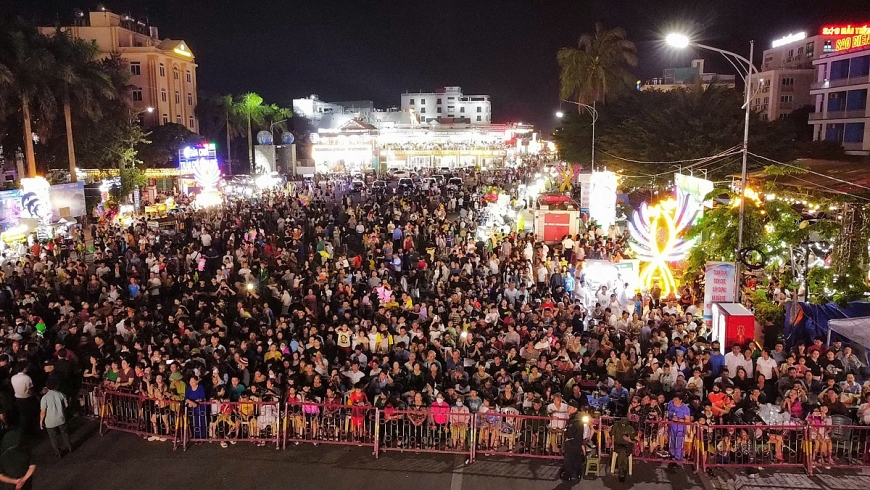 Khai mạc Lễ hội du lịch biển Hải Tiến 2025 - mở màn cho mùa du lịch biển xứ Thanh