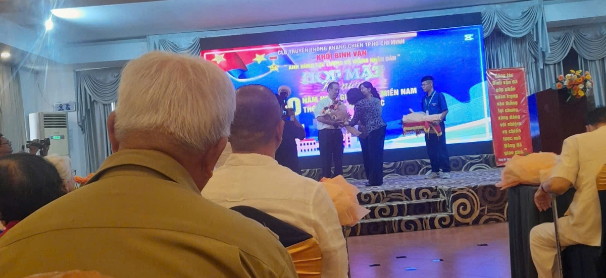 Họp mặt cán bộ, chiến sĩ Ban Binh vận Trung ương Cục miền Nam, Khu ủy Sài Gòn Gia Định và các tỉnh B2