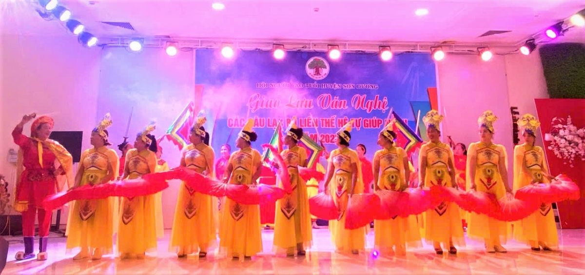 Một tiết mục văn nghệ tham gia giao lưu