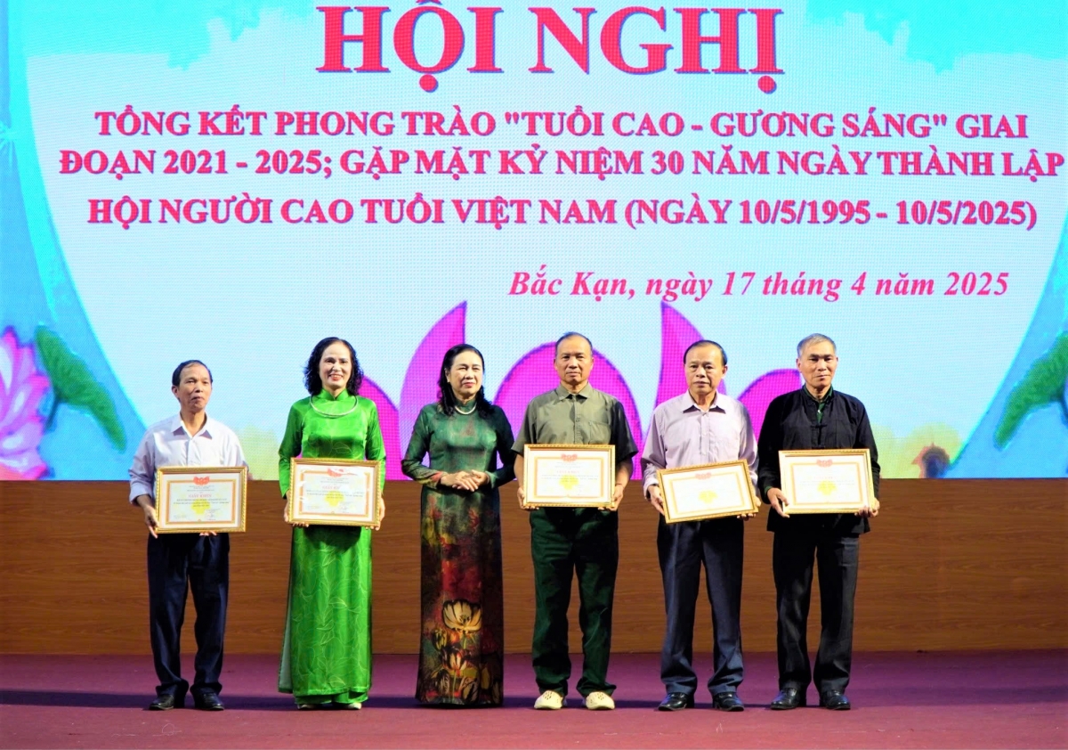 Người cao tuổi luôn đi đầu trong các phong trào thi đua yêu nước ở địa phương