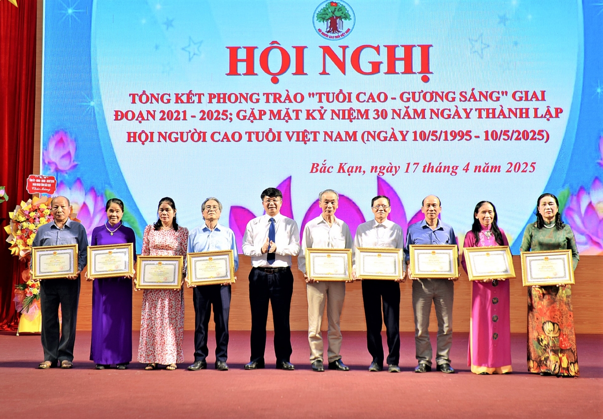 Người cao tuổi luôn đi đầu trong các phong trào thi đua yêu nước ở địa phương