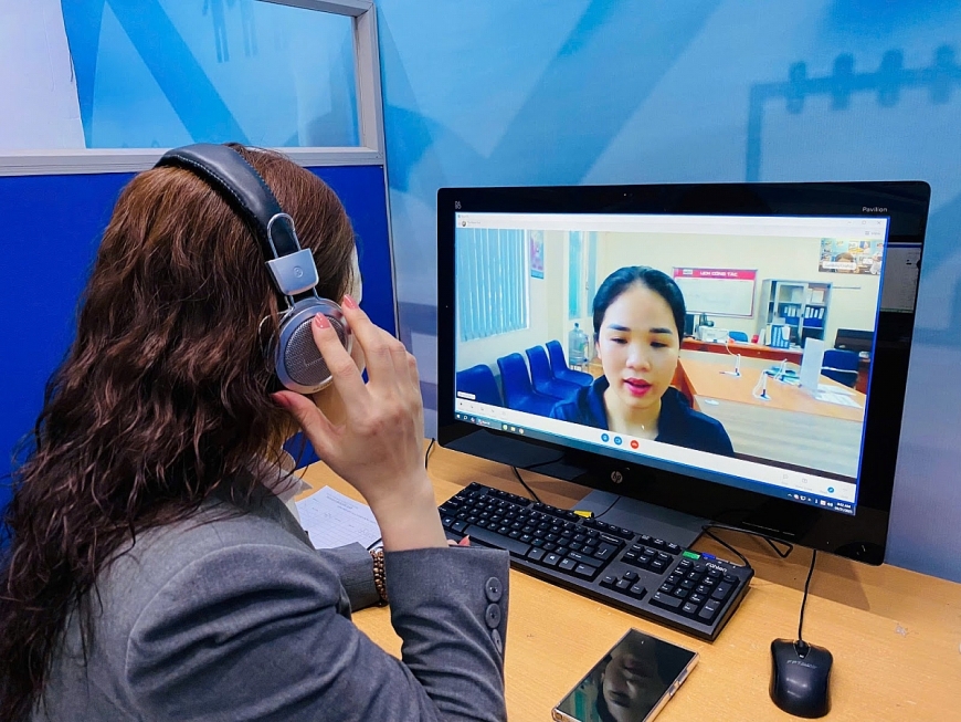 Tham gia phiên GDVL trực tuyến, người lao động của 7 tỉnh, TP dễ dàng kết nối với doanh nghiệp để mở rộng cơ hội tìm kiếm việc làm.