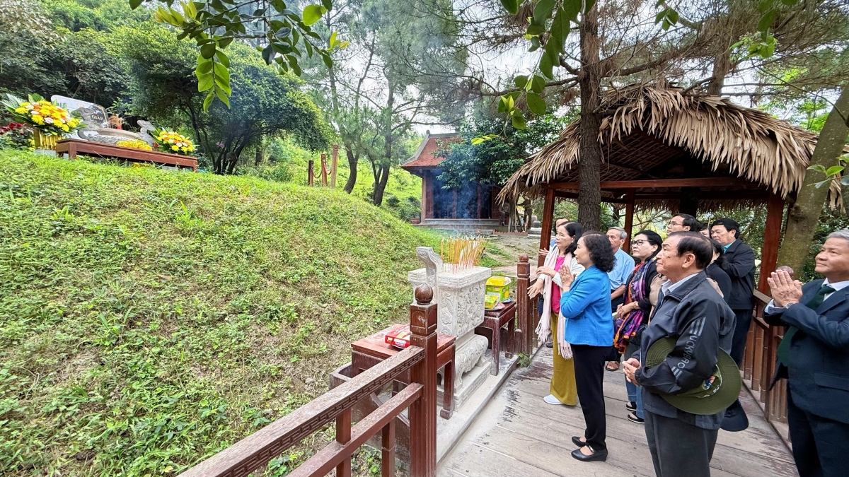 Tháng 4 về nơi đáng nhớ