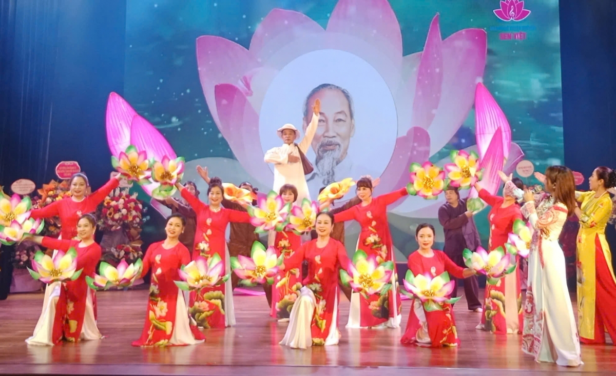 Một chặng đường nghệ thuật lan tỏa yêu thương