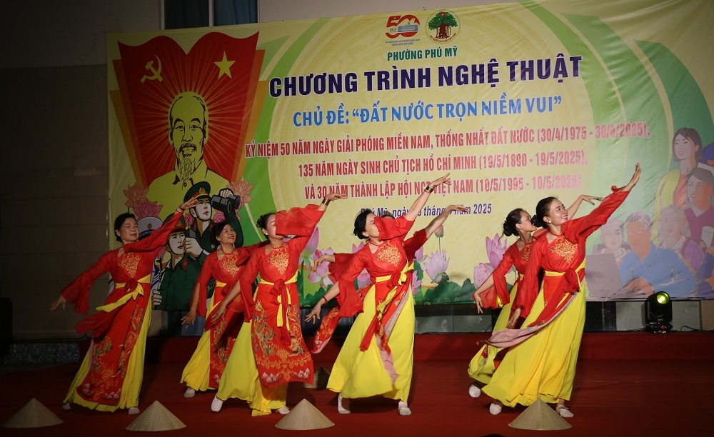 Tổ chức chương trình nghệ thuật chào mừng 50 năm ngày giải phóng miền Nam
