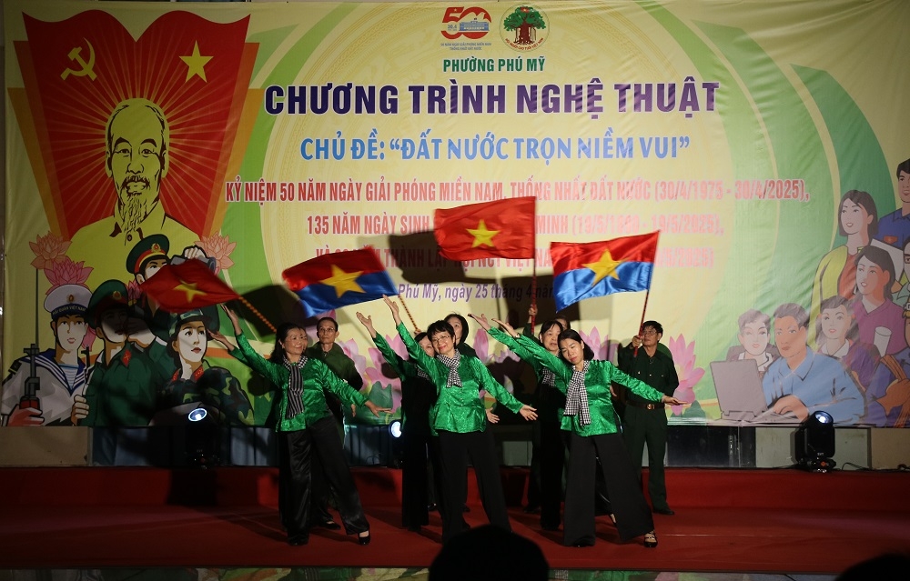 Tổ chức chương trình nghệ thuật chào mừng 50 năm ngày giải phóng miền Nam