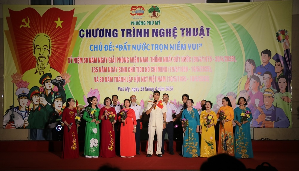 Tổ chức chương trình nghệ thuật chào mừng 50 năm ngày giải phóng miền Nam