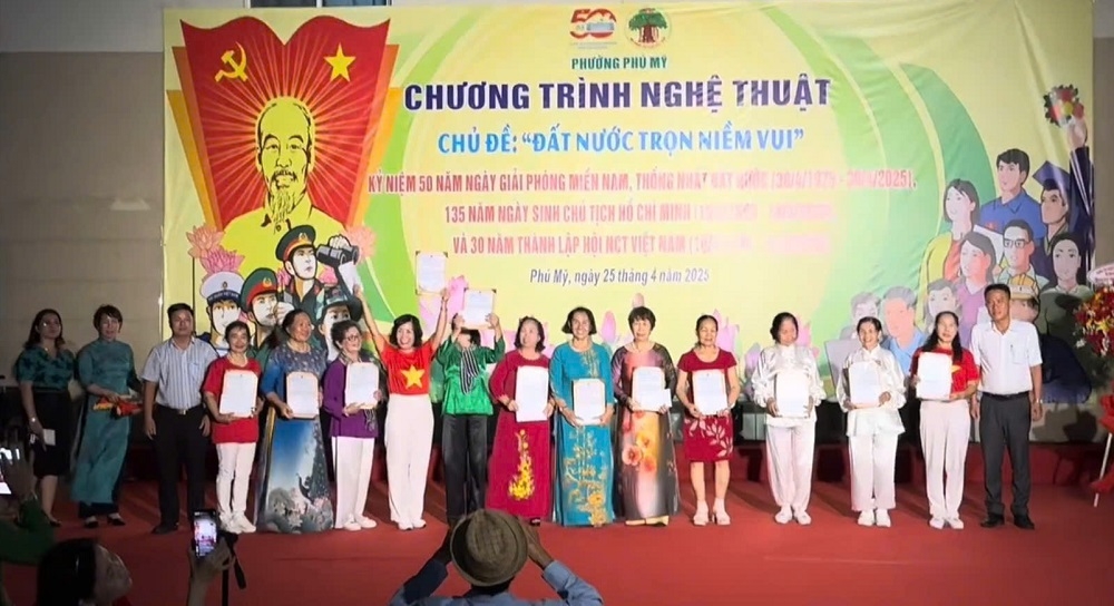 Tổ chức chương trình nghệ thuật chào mừng 50 năm ngày giải phóng miền Nam