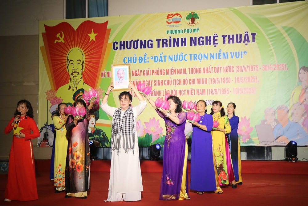 Tổ chức chương trình nghệ thuật chào mừng 50 năm ngày giải phóng miền Nam