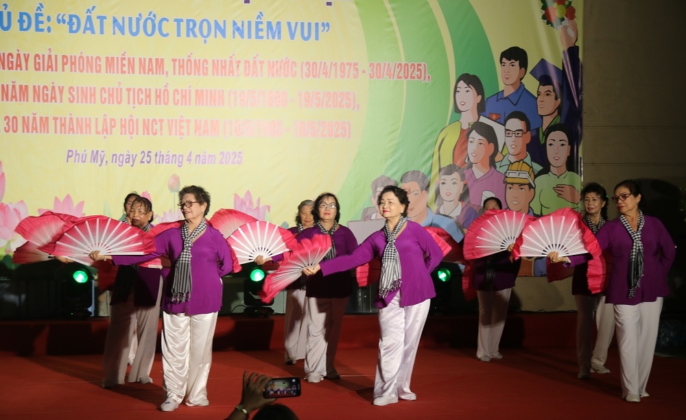 Tổ chức chương trình nghệ thuật chào mừng 50 năm ngày giải phóng miền Nam