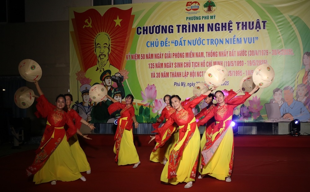 Tổ chức chương trình nghệ thuật chào mừng 50 năm ngày giải phóng miền Nam