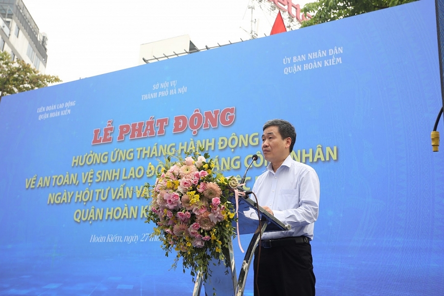 Phó Chủ tịch Thường trực UBND quận Hoàn Kiếm Nguyễn Quốc Hoàn phát biểu khai mạc.