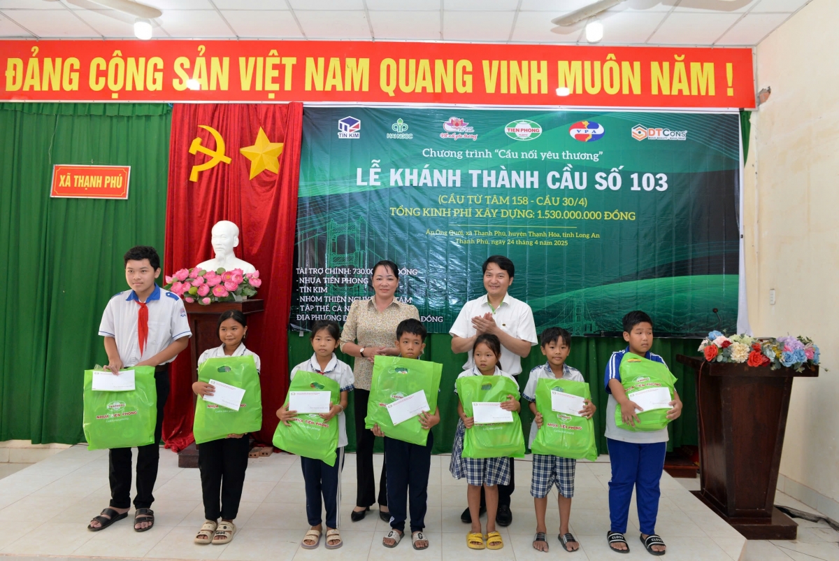 Nhựa Tiền Phong khánh thành cầu nối yêu thương tại Long An, Kiên Giang và Hậu Giang