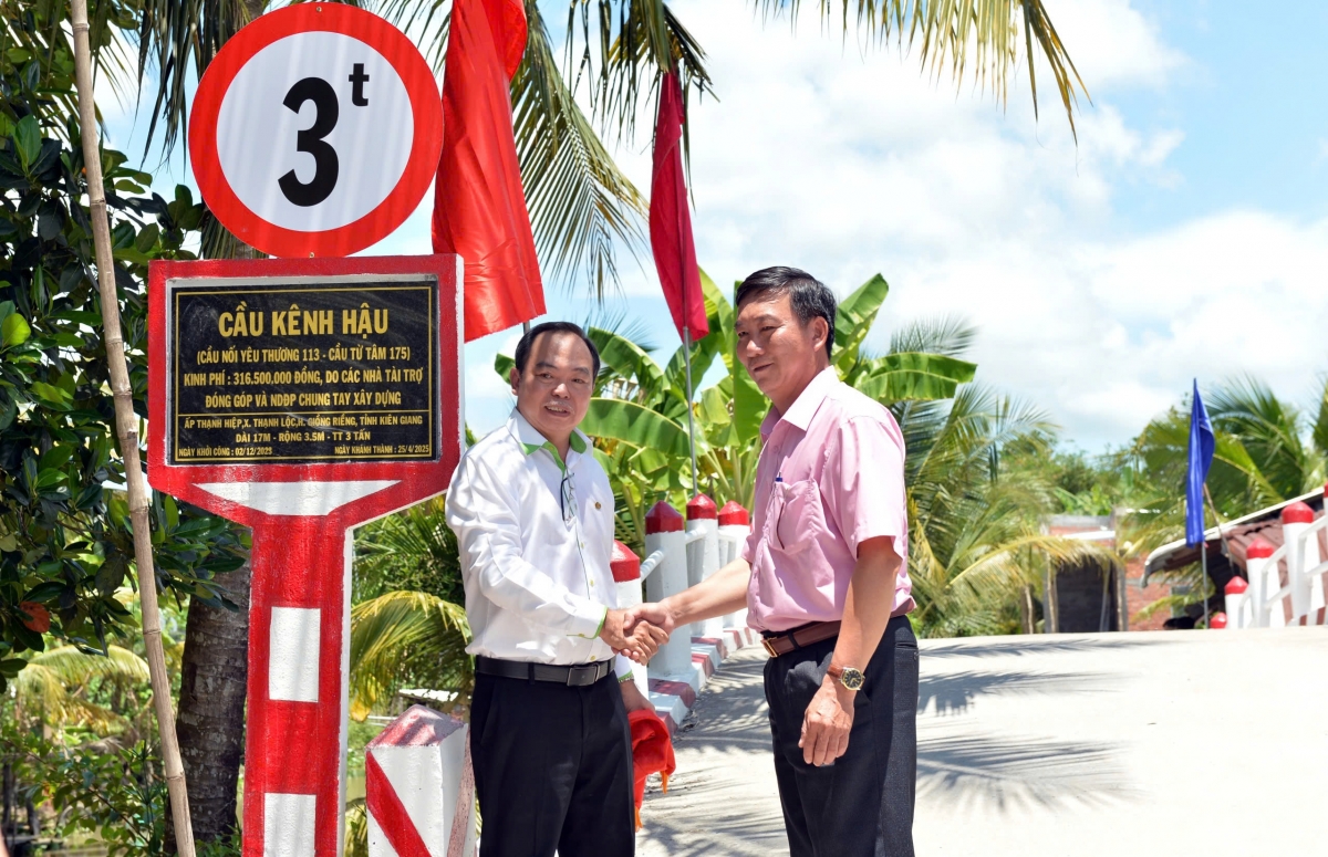 Nhựa Tiền Phong khánh thành cầu nối yêu thương tại Long An, Kiên Giang và Hậu Giang