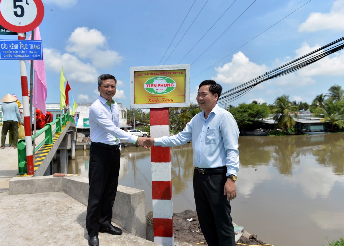Nhựa Tiền Phong khánh thành cầu nối yêu thương tại Long An, Kiên Giang và Hậu Giang