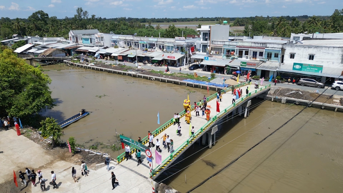 Nhựa Tiền Phong khánh thành cầu nối yêu thương tại Long An, Kiên Giang và Hậu Giang