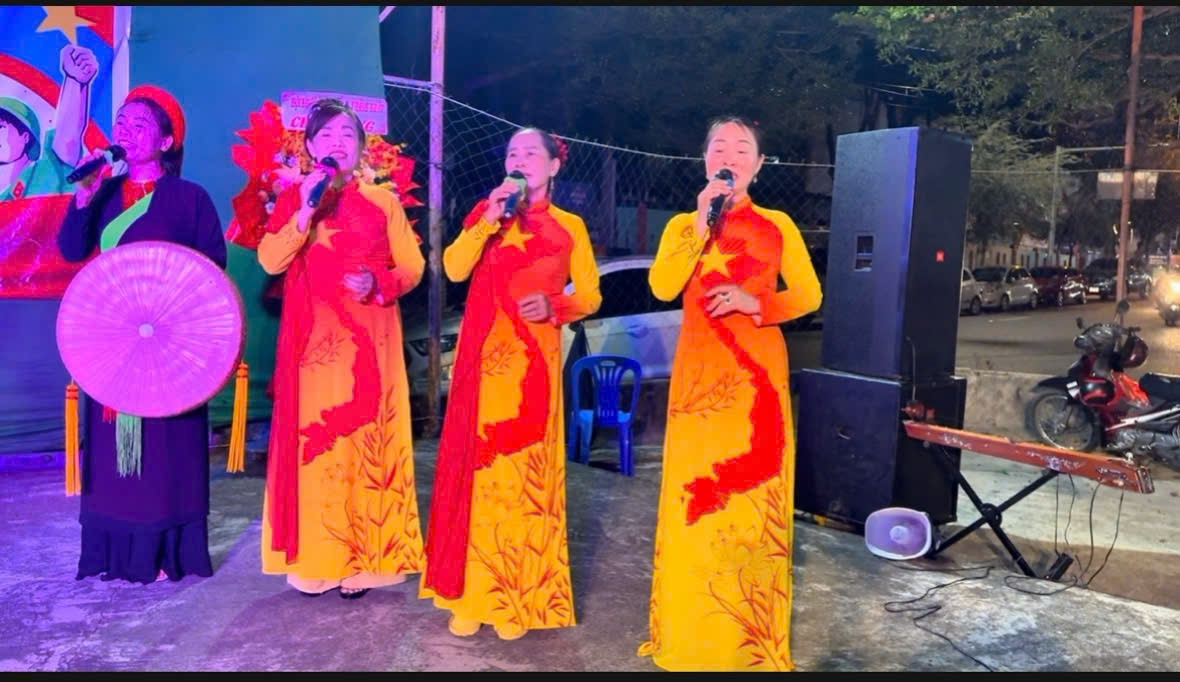 Giao lưu văn nghệ chào mừng 50 năm ngày Thống nhất đất nước