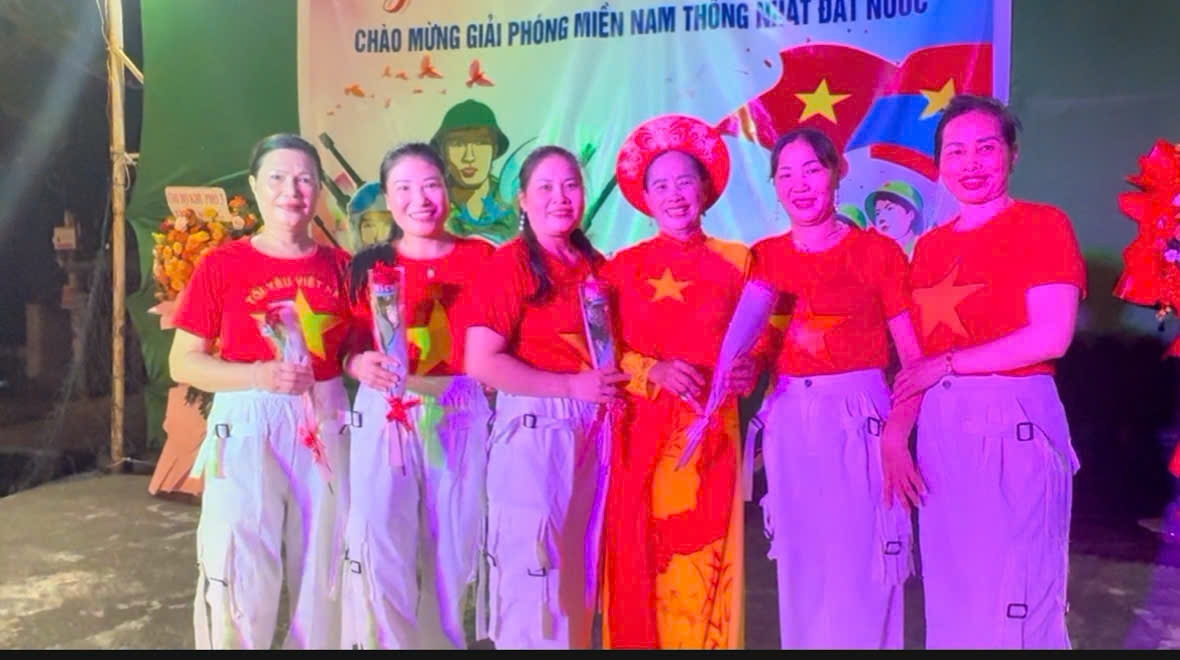 Giao lưu văn nghệ chào mừng 50 năm ngày Thống nhất đất nước