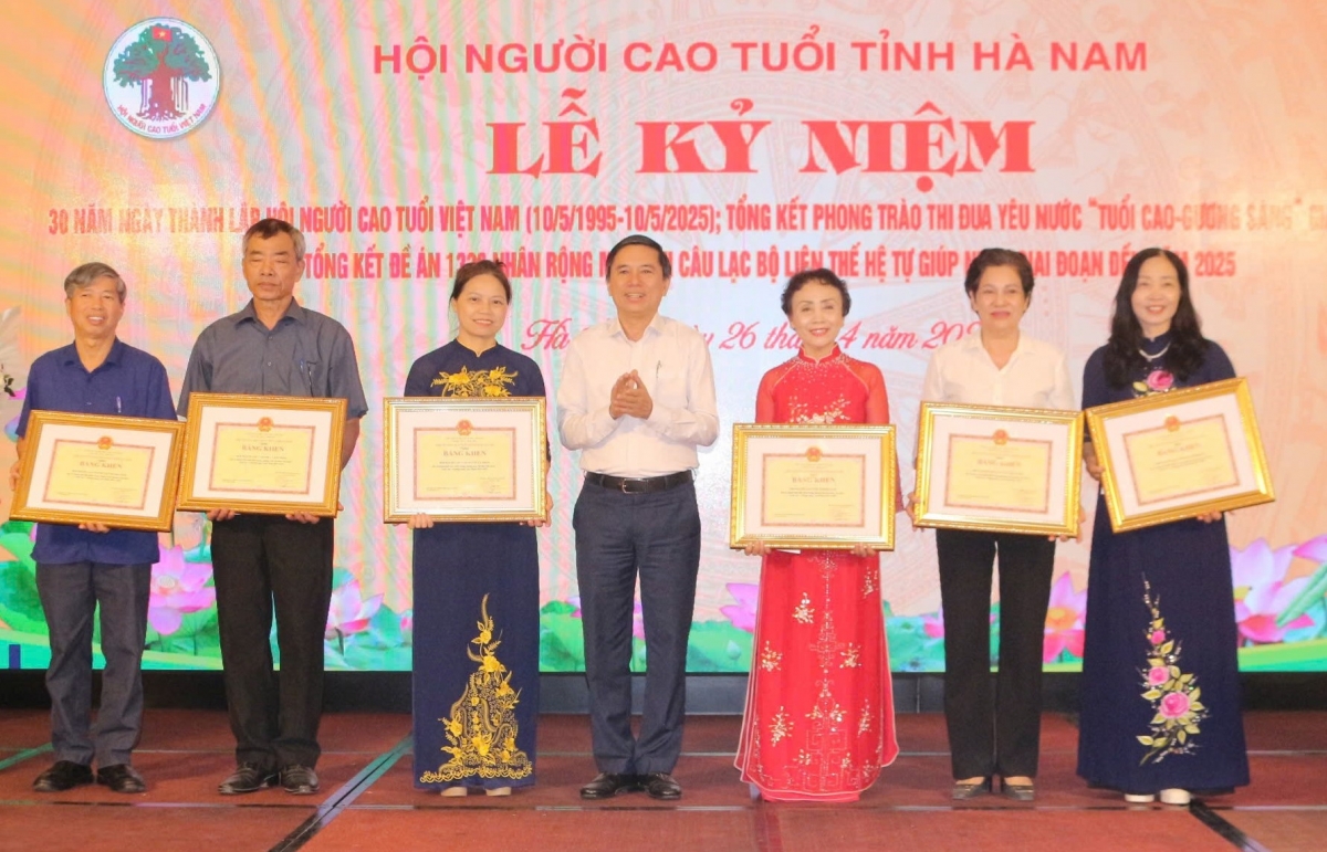 Người cao tuổi tích cực xây dựng quê hương ngày càng giàu mạnh, văn minh