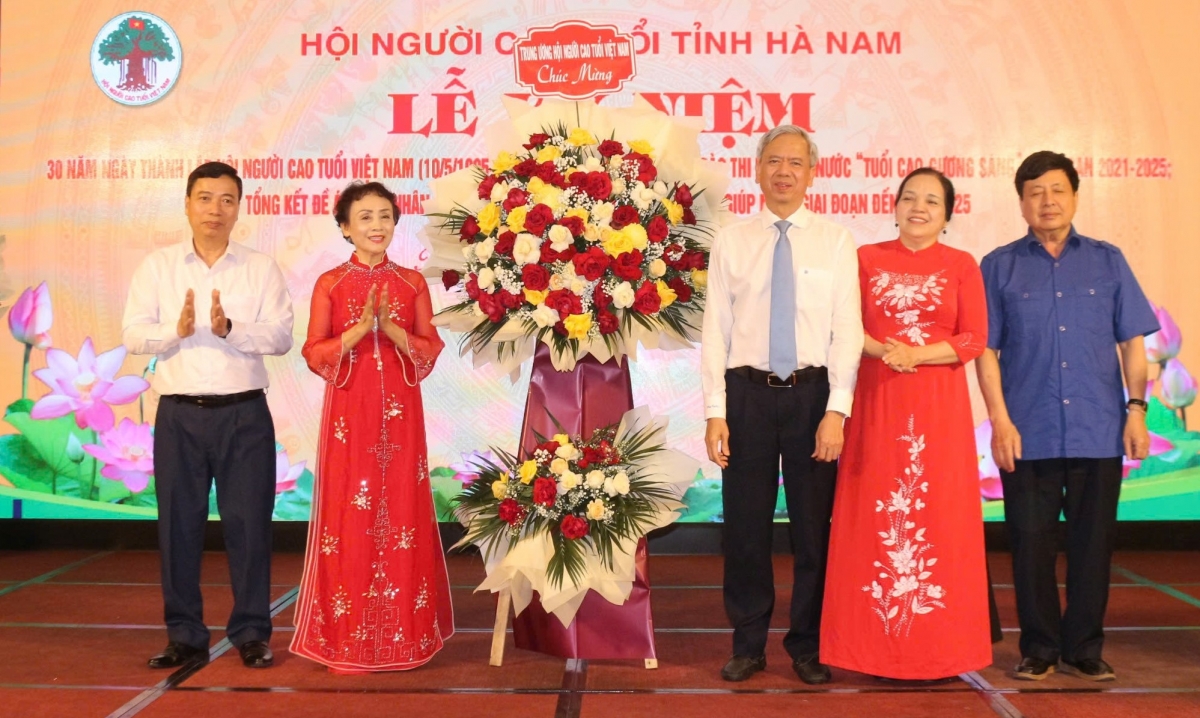 Người cao tuổi tích cực xây dựng quê hương ngày càng giàu mạnh, văn minh