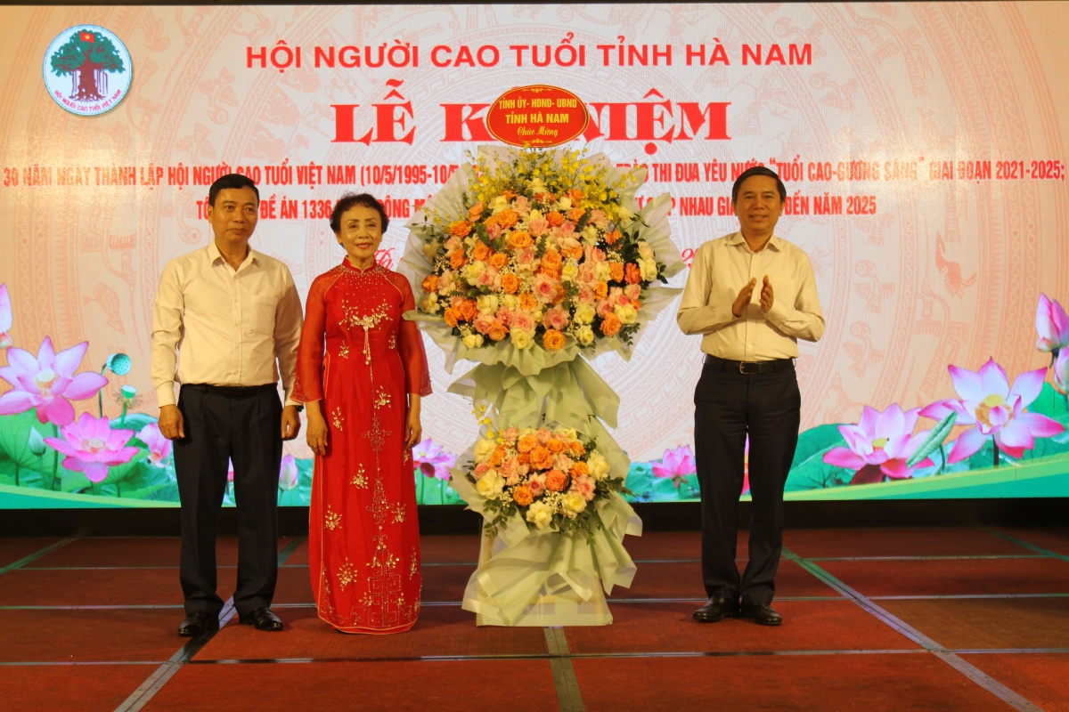 Người cao tuổi tích cực xây dựng quê hương ngày càng giàu mạnh, văn minh