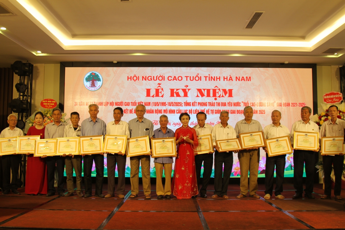 Người cao tuổi tích cực xây dựng quê hương ngày càng giàu mạnh, văn minh