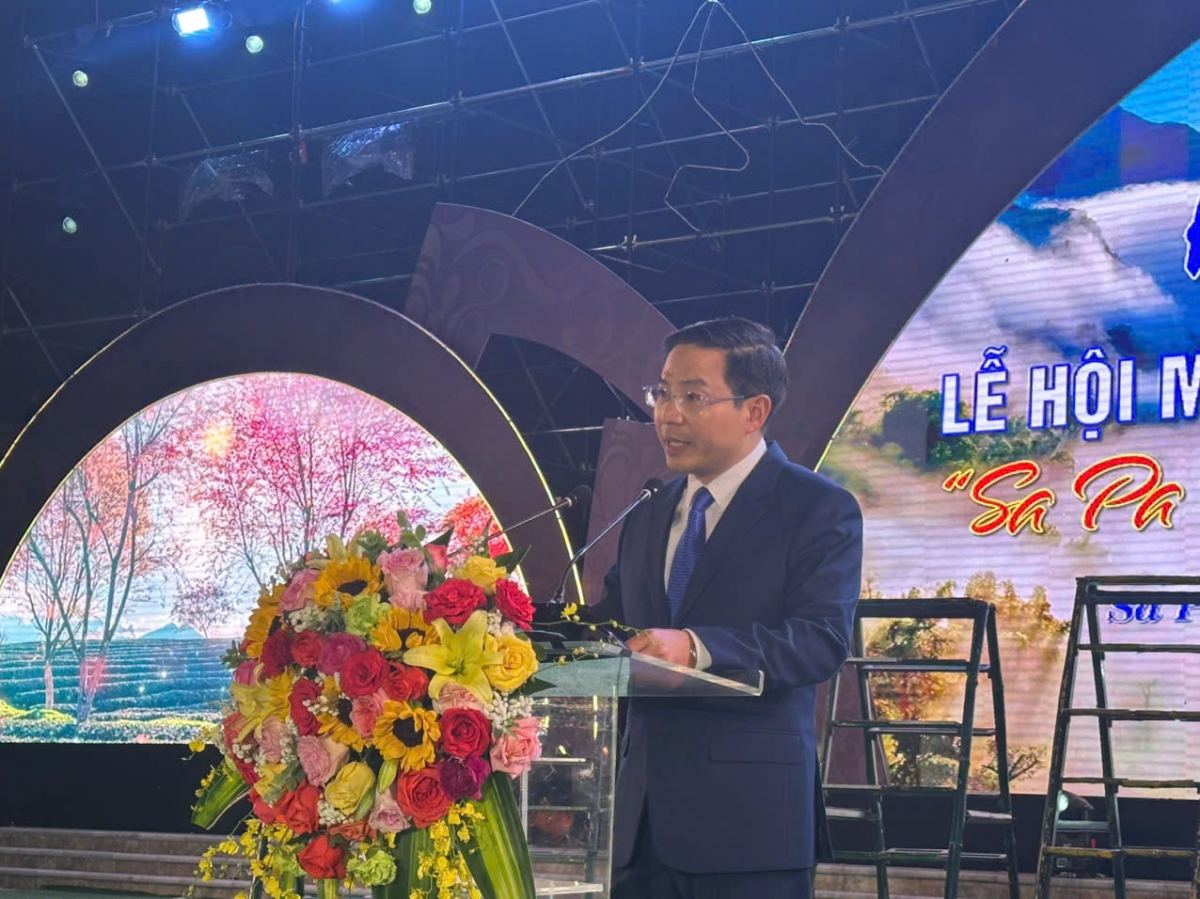 Tối 29/4, tại khu vực Sân Quần, Ủy ban Nhân dân thị xã Sa Pa, tỉnh Lào Cai tổ chức khai mạc Lễ hội mùa hè năm 2025 với chủ đề “Sa Pa - Xứ sở của tình yêu”.
