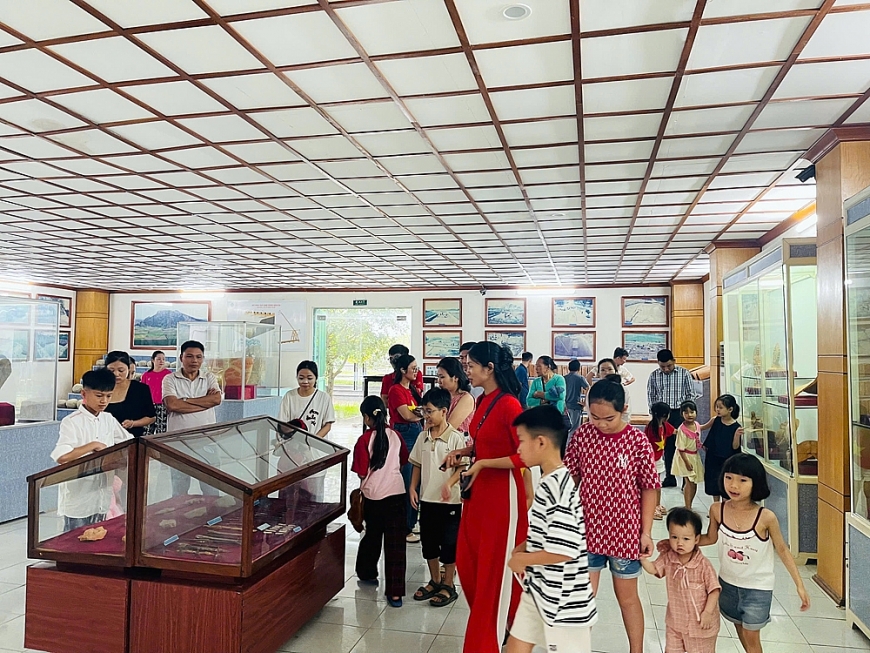 Di sản thế giới Thành nhà Hồ đón trên 1.000 lượt khách trong ngày 30/4