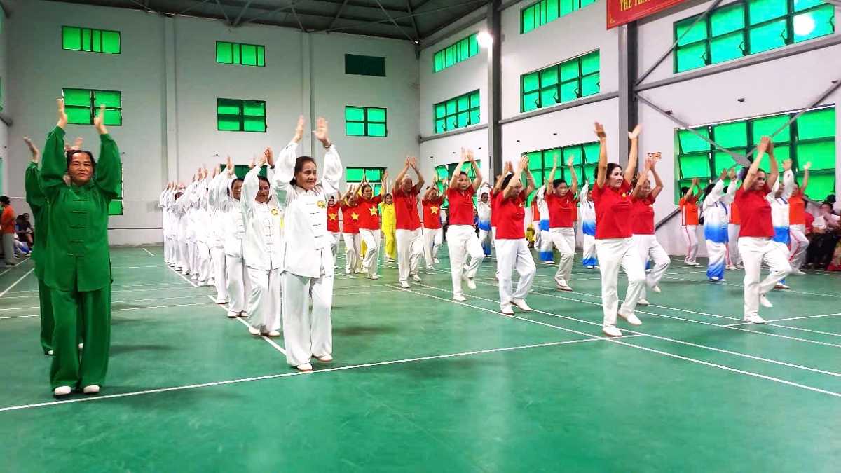 Đồng diễn dưỡng sinh