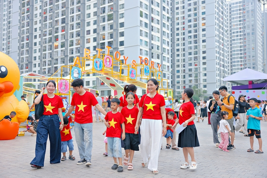 Vincom tổ chức chuỗi sự kiện ‘Việt Malliday – Hè Holiday’: Trải nghiệm hè rực rỡ gắn kết tinh thần Việt