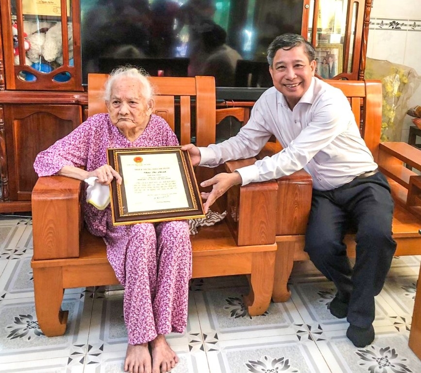 Đẩy mạnh chăm sóc và phát huy vai trò người cao tuổi