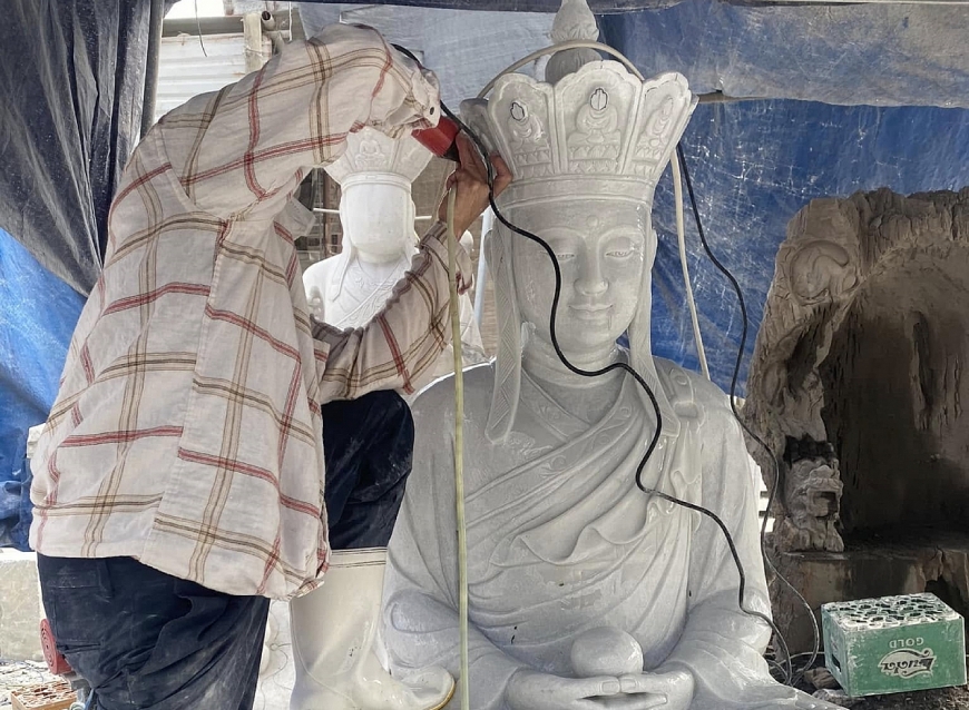 Trăm năm đá hóa vàng son