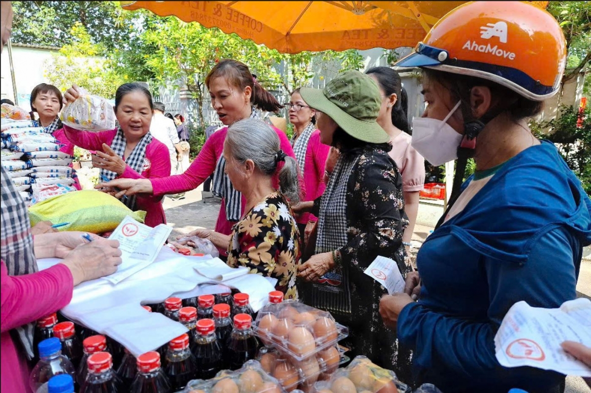 Chợ quê 0 đồng - Tân Hưng Thuận nghĩa tình