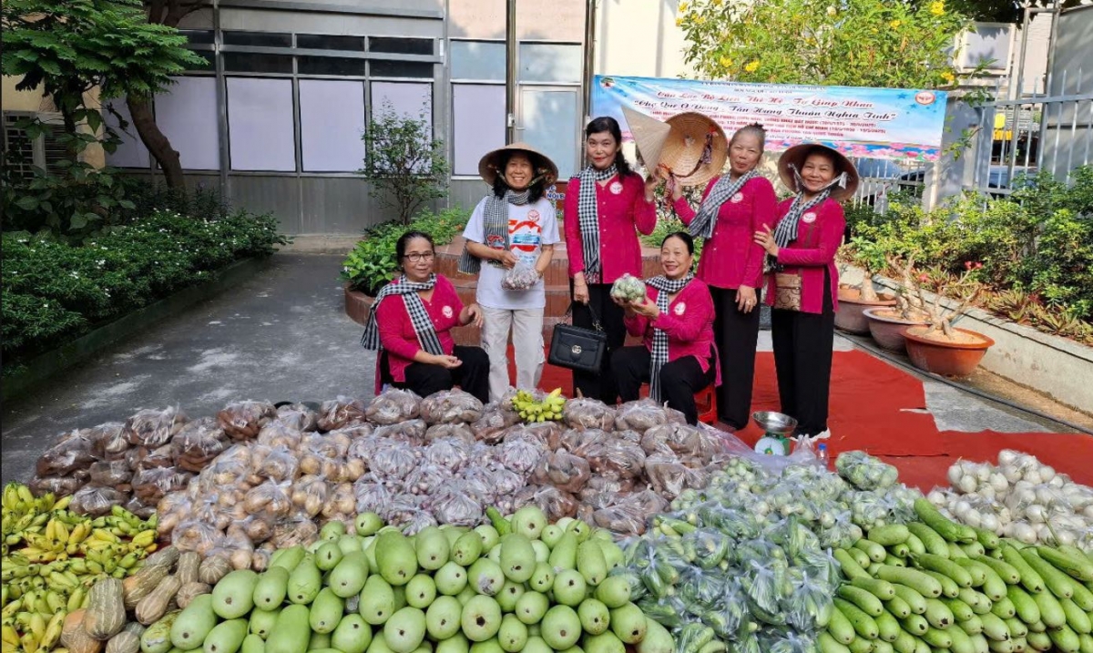 Chợ quê 0 đồng - Tân Hưng Thuận nghĩa tình