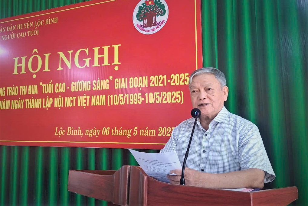 Ông Nông Ngọc Tăng phát biểu