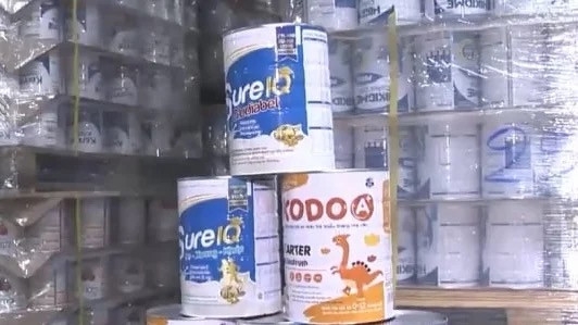 Gần 600 sản phẩm sữa giả Nhiều sản phẩm sữa giả được phát hiện (Ảnh VTV).