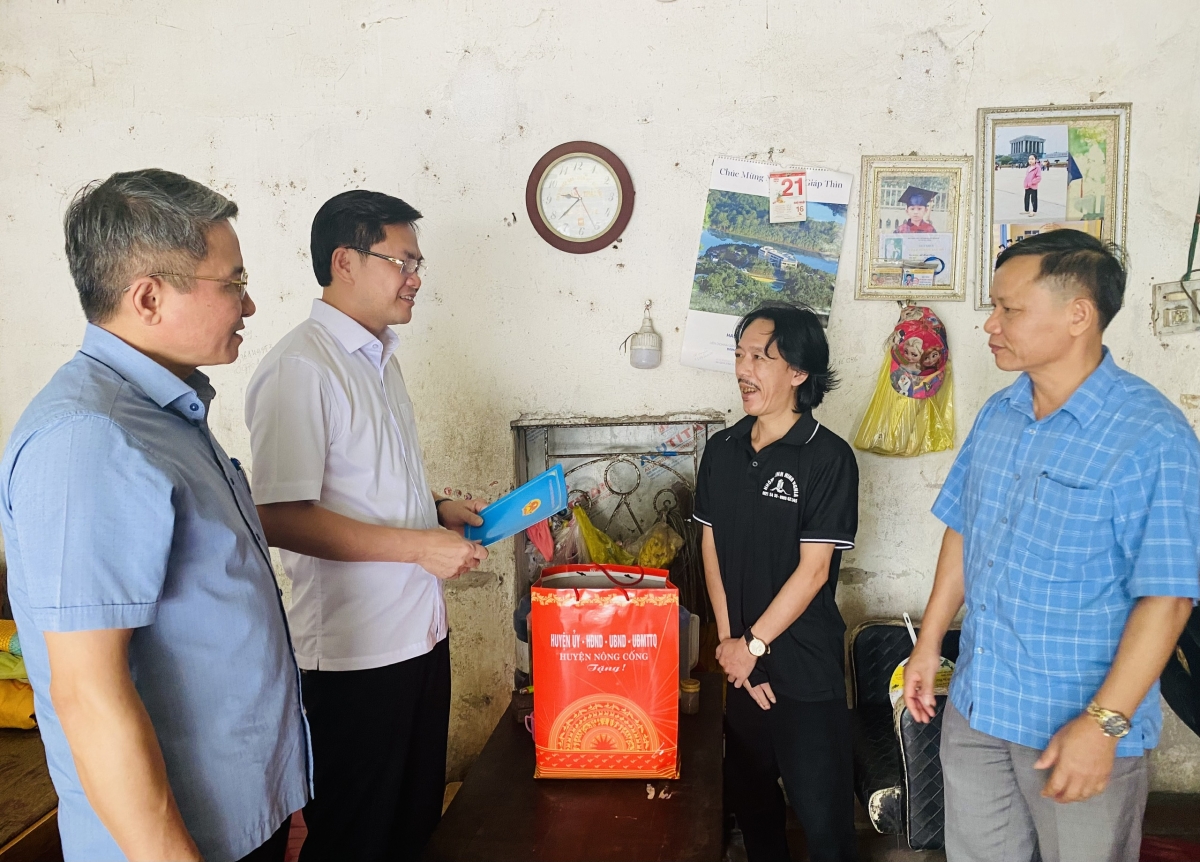 Tích cực hưởng ứng cuộc vận động hỗ trợ xây dựng nhà ở cho hộ nghèo, hộ gia đình chính sách, hộ gia đình khó khăn về nhà ở