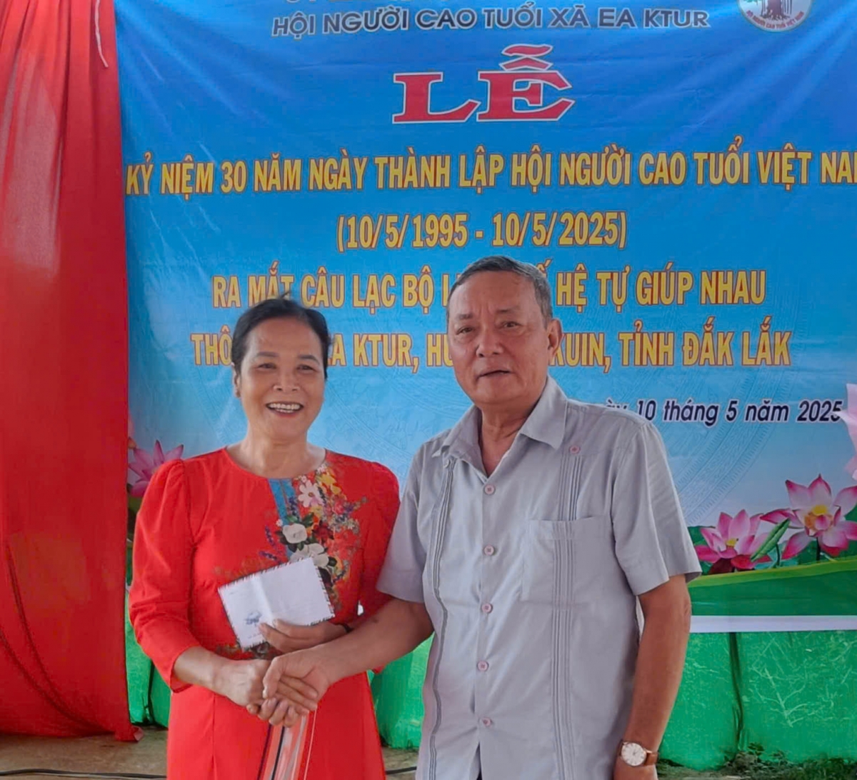 Ra mắt CLB Liên thế hệ tự giúp nhau thôn 6