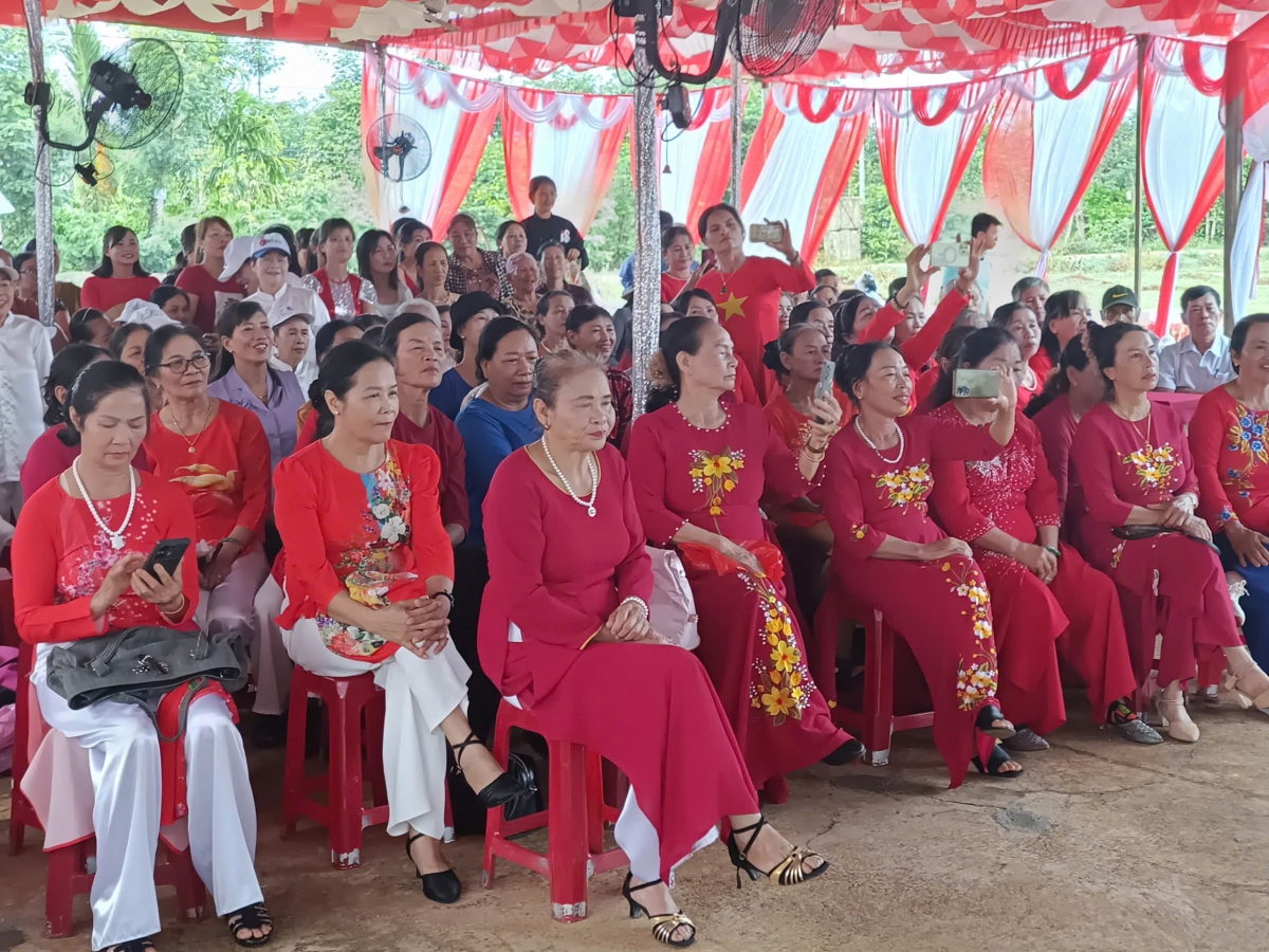 Ra mắt CLB Liên thế hệ tự giúp nhau thôn 6