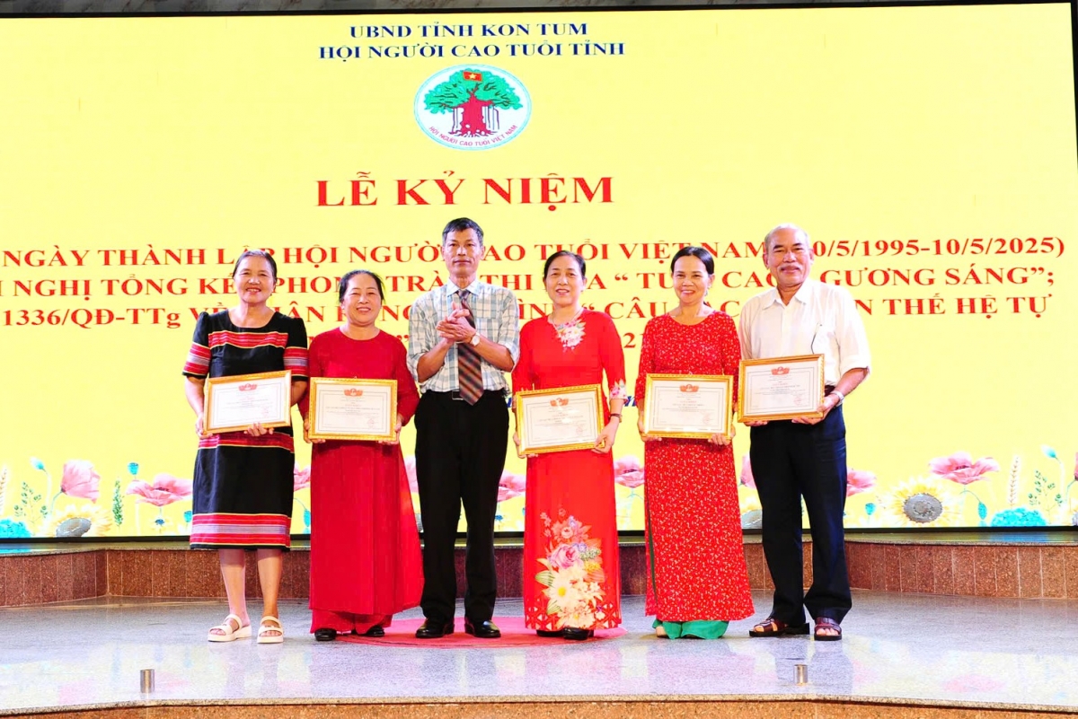 Người cao tuổi tỉnh Kon Tum phát huy tốt vai trò “Tuổi cao - Gương sáng” trong gia đình, xã hội
