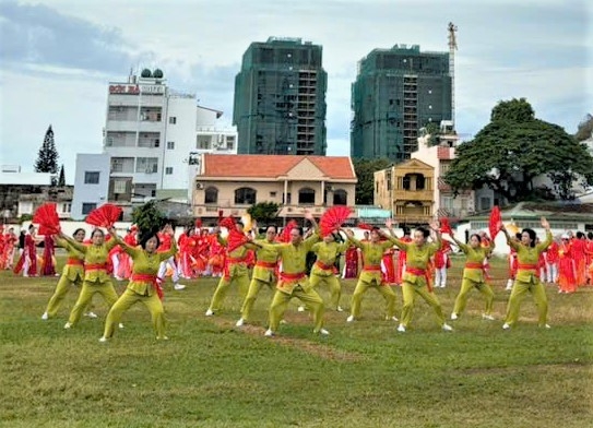 1 NCT tỉnh Bà Rịa - Vũng Tàu đồng diễn dưỡng sinh chào mừng kỉ niệm 50 năm Ngày giải phóng miền Nam thống nhất đất nước và 30 năm Ngày thành lập Hội NCT Việt Nam