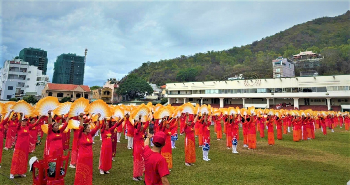 NCT tỉnh Bà Rịa - Vũng Tàu đồng diễn dưỡng sinh chào mừng kỉ niệm 50 năm Ngày giải phóng miền Nam thống nhất đất nước và 30 năm Ngày thnahf lập Hội NCT Việt Nam