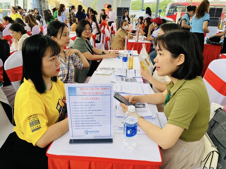 Ngày hội gắn kết giáo dục nghề nghiệp Thủ đô với thị trường lao động năm 2025 thu hút đông đảo lao động và sinh viên Thủ đô Hà Nội tham gia tìm kiếm việc làm