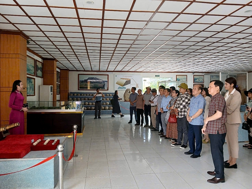 Thanh Hóa: Phóng viên các cơ quan báo chí đi thực tế tại Thành nhà Hồ