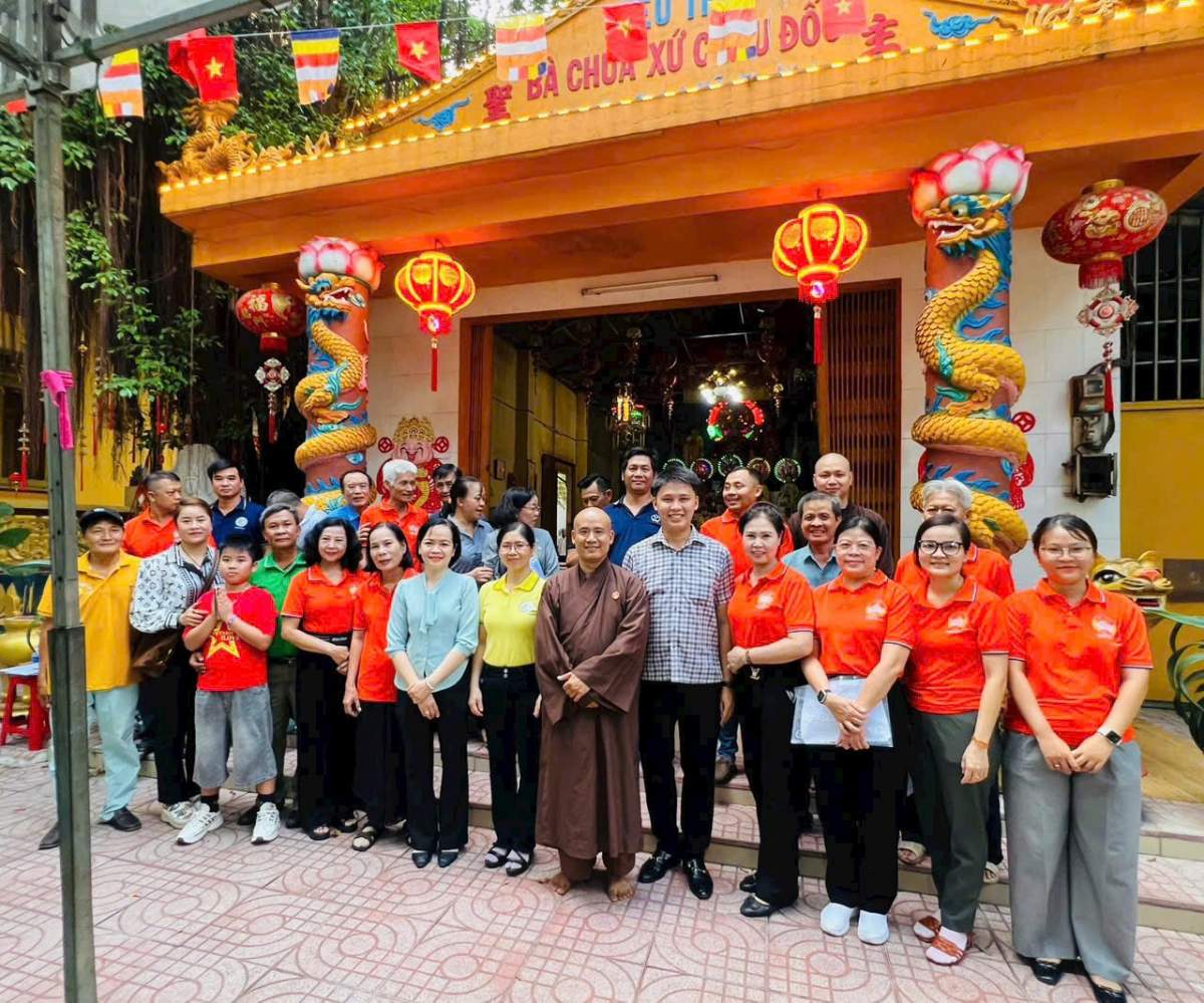 Trao tặng 150 suất quà cho các hộ có hoàn cảnh khó khăn