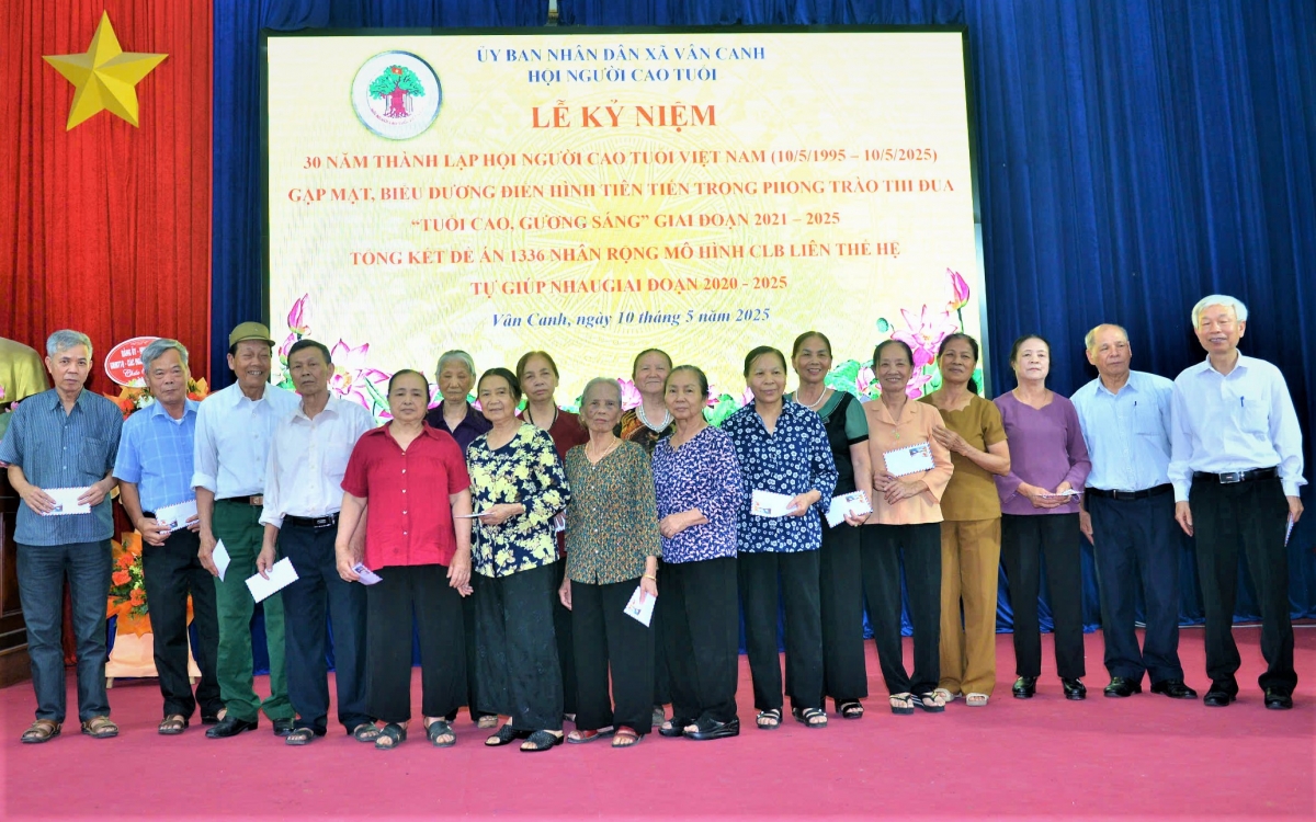 Hội NCT xã Vân Canh khen thưởng các tập thể, cá nhân xuất sắc