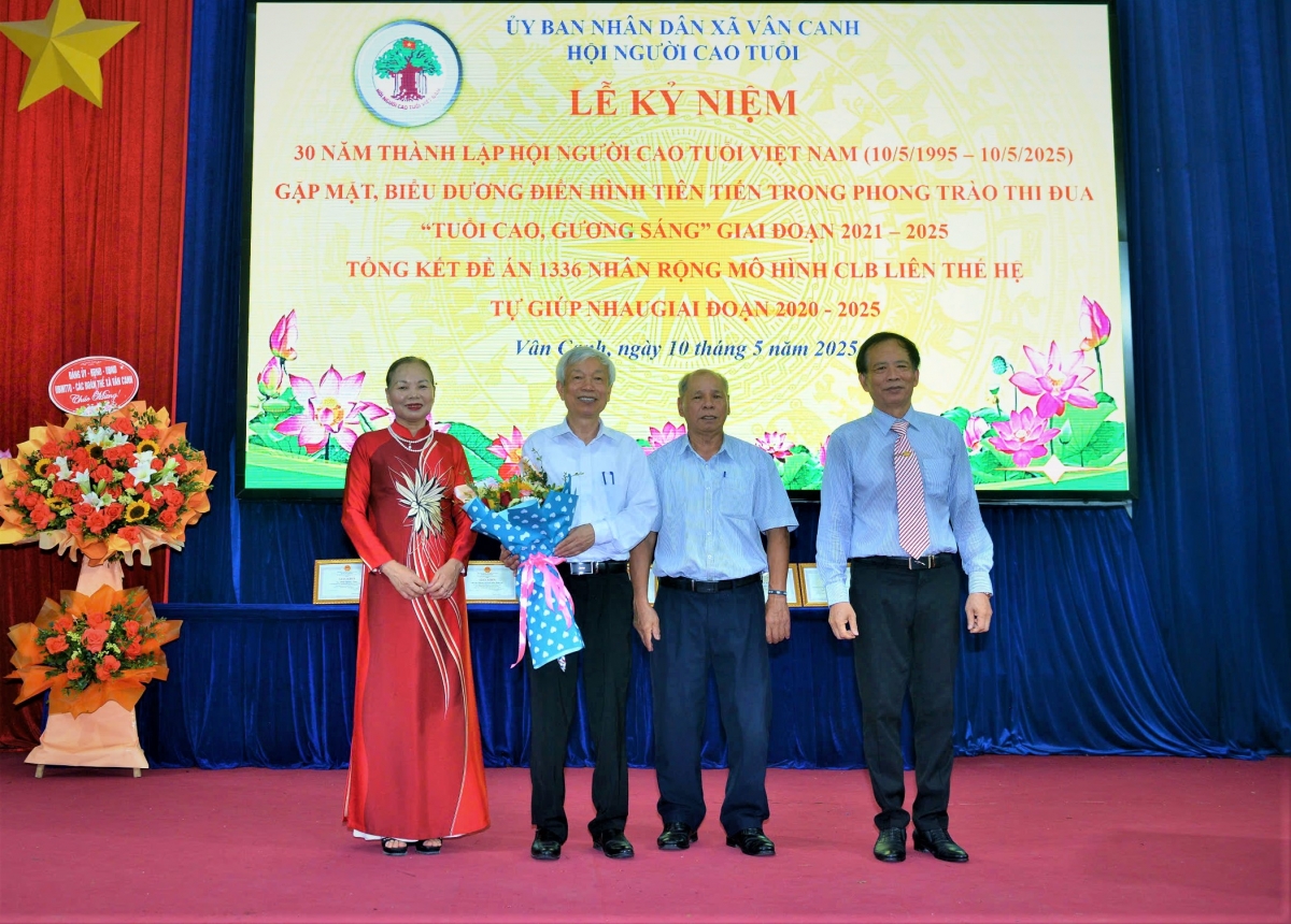 Hiệu quả từ mô hình CLB Liên thế hệ tự giúp nhau xã Vân Canh