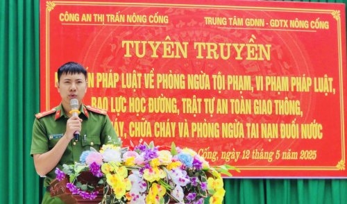 Phối hợp với Công an tổ chức tuyên truyền, phổ biến pháp luật cho học sinh