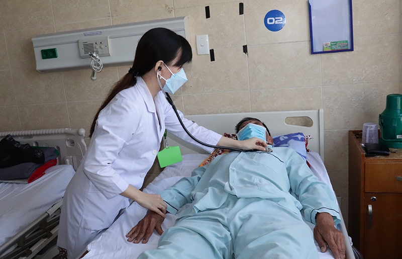 Bệnh nhân ung thư phổi đang được điều trị tại bệnh viện 