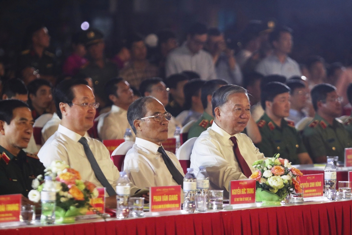 Khai mạc Lễ hội Làng Sen năm 2025